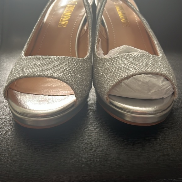 Dream Pairs silver wedged hill shoes - Picture 8 of 10